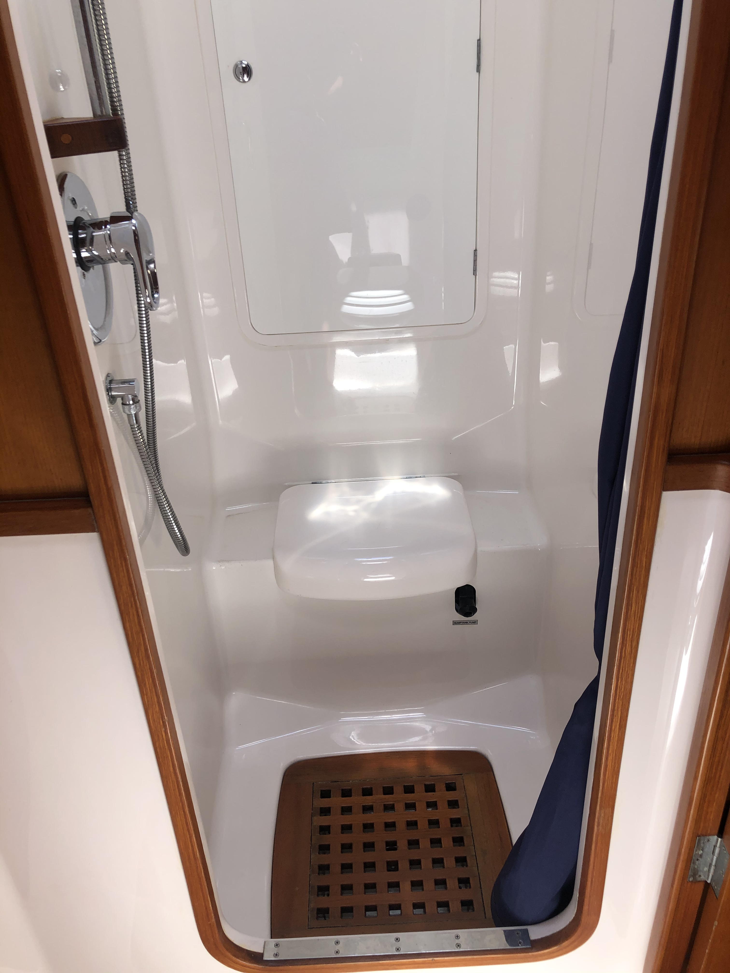 swan 56 shower cabin